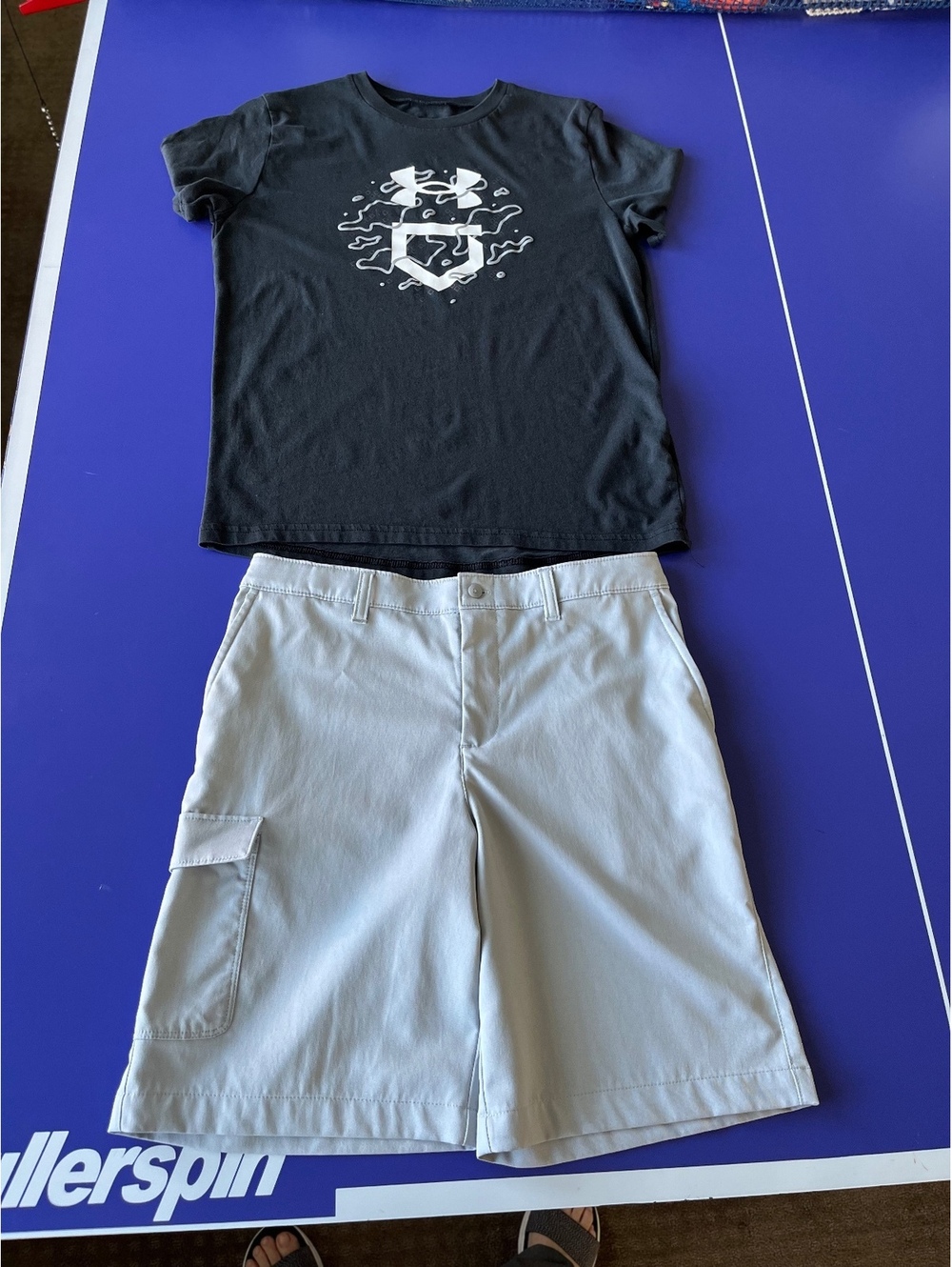 Under Armour Youth Boy L G set grey shorts & black T-shirt BACK TO SCHOOL